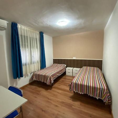 Hostal Urpi-Oklahoma Reus Eksteriør billede