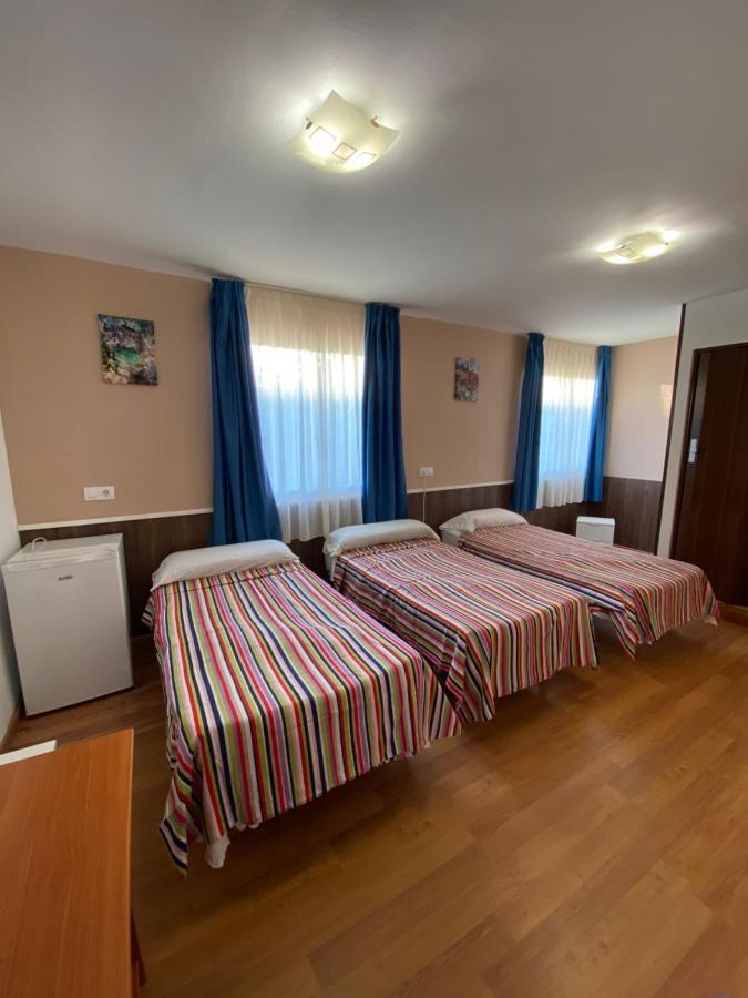 Hostal Urpi-Oklahoma Reus Eksteriør billede
