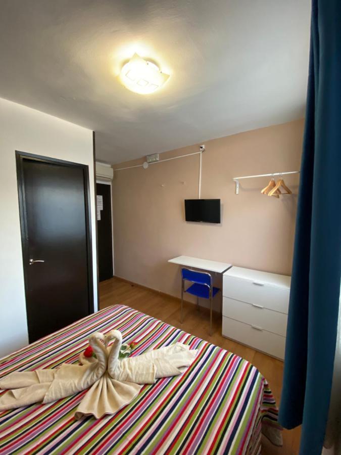 Hostal Urpi-Oklahoma Reus Eksteriør billede